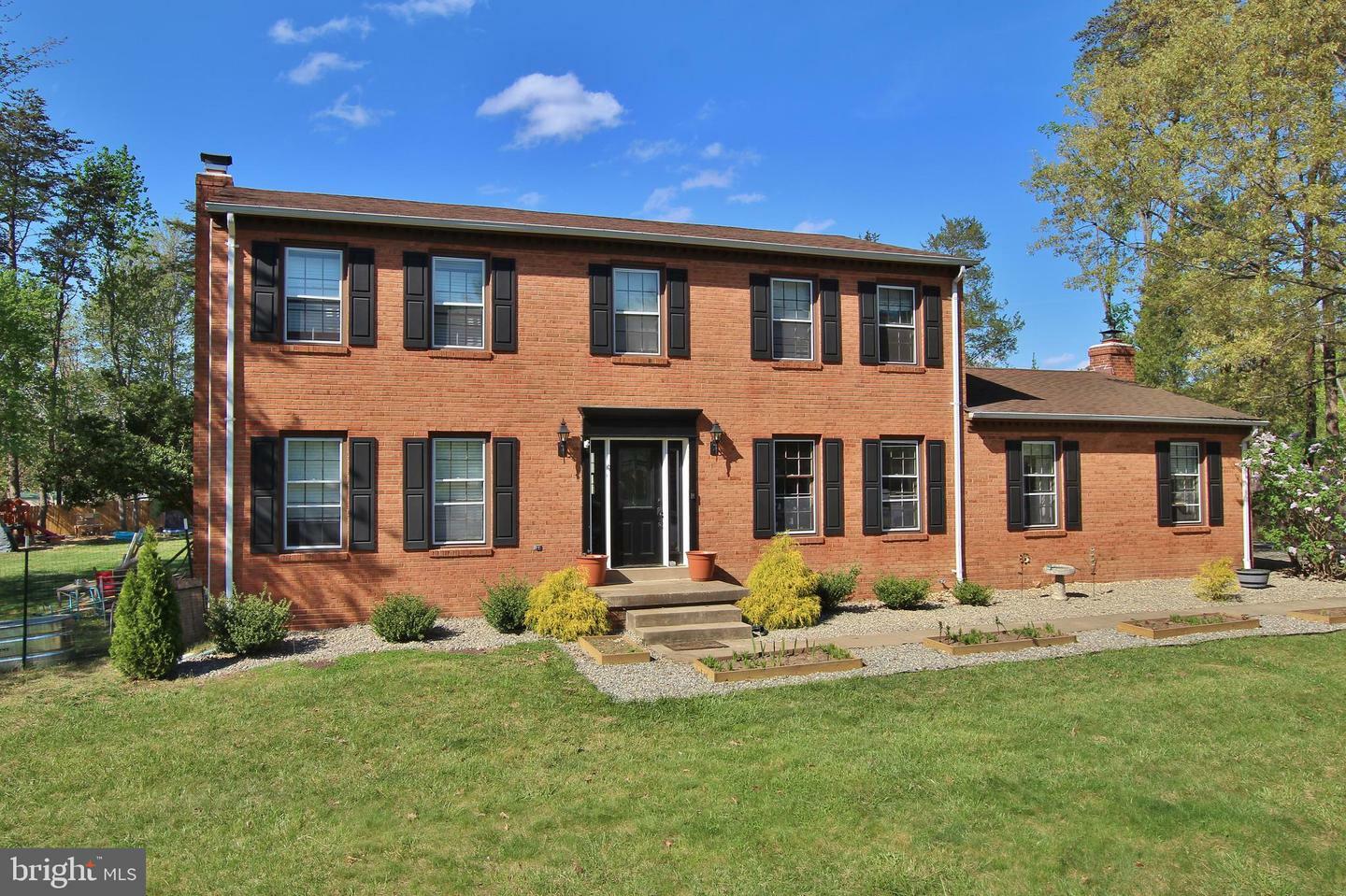 Property Photo: 8002 Stillbrooke Road VA 20112