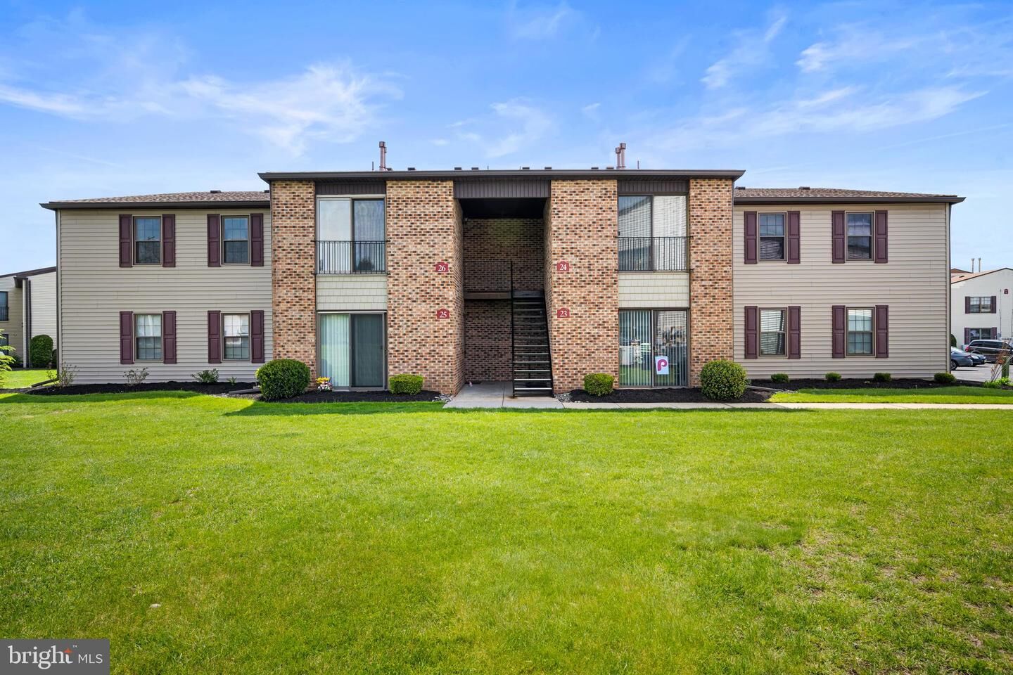 Property Photo:  26 Uxbridge Place  NJ 08080 