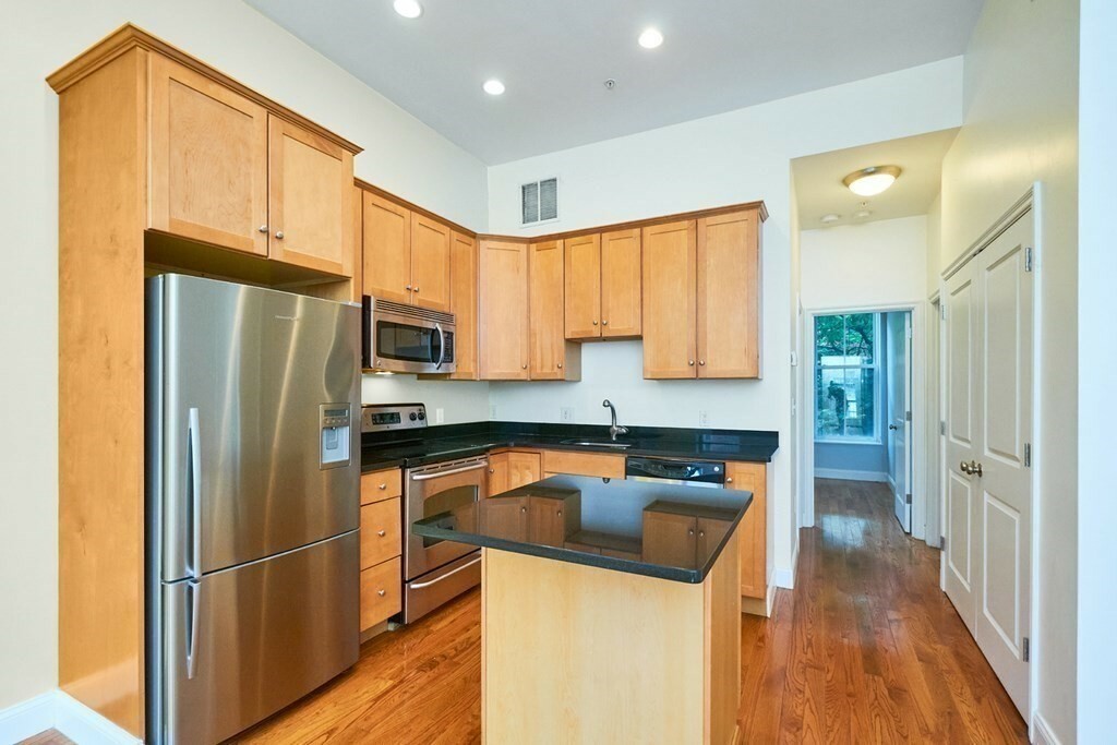 Property Photo: 58 E Springfield Street 3 MA 02118