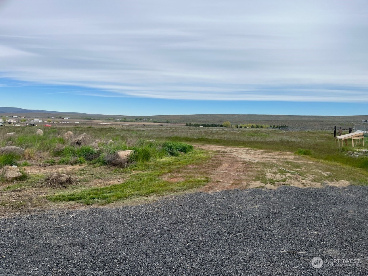 Property Photo: 2052 Rd 20 NE WA 98851