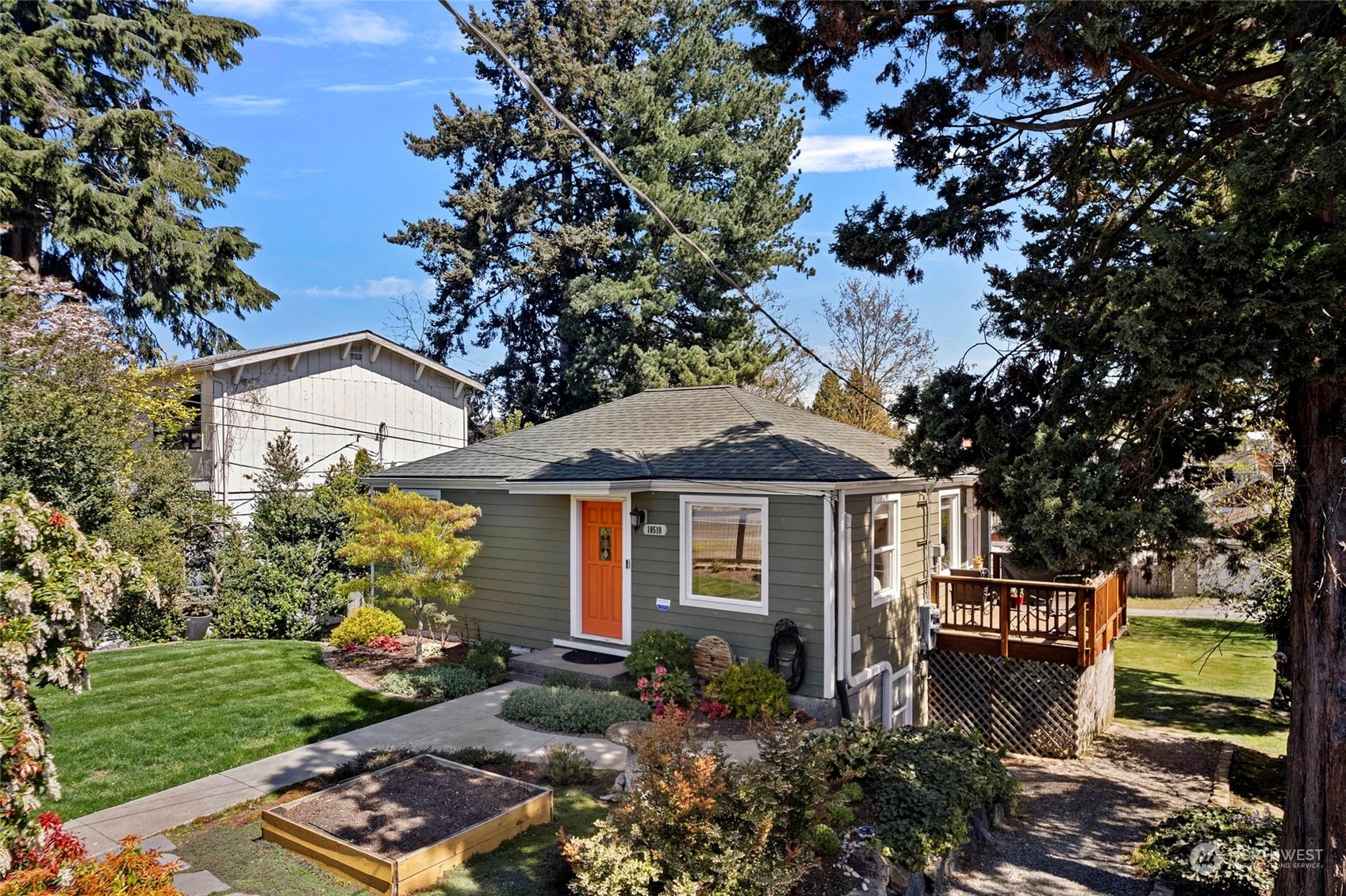 Property Photo:  10510 Linden Avenue N  WA 98133 