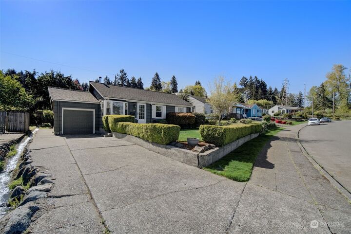 Property Photo: 472 Bronson Way NE WA 98056