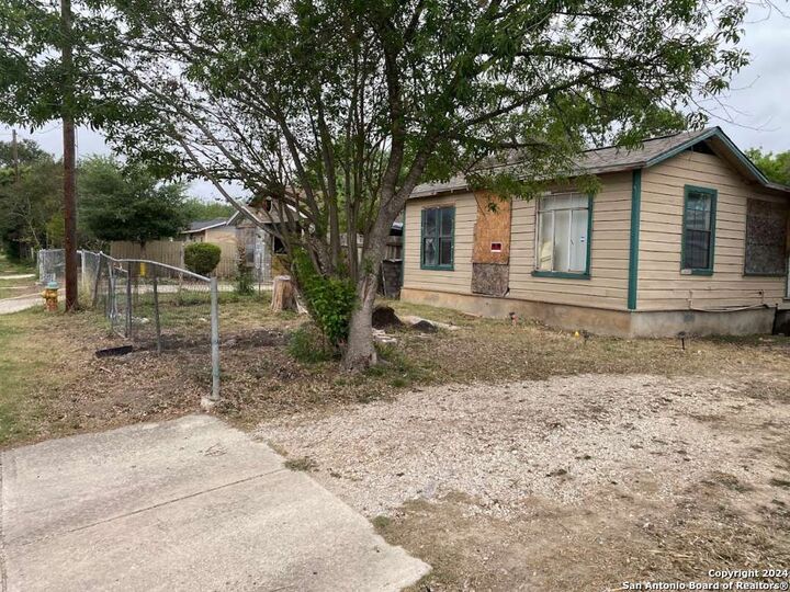 Property Photo: 1443 Saenz TX 78214