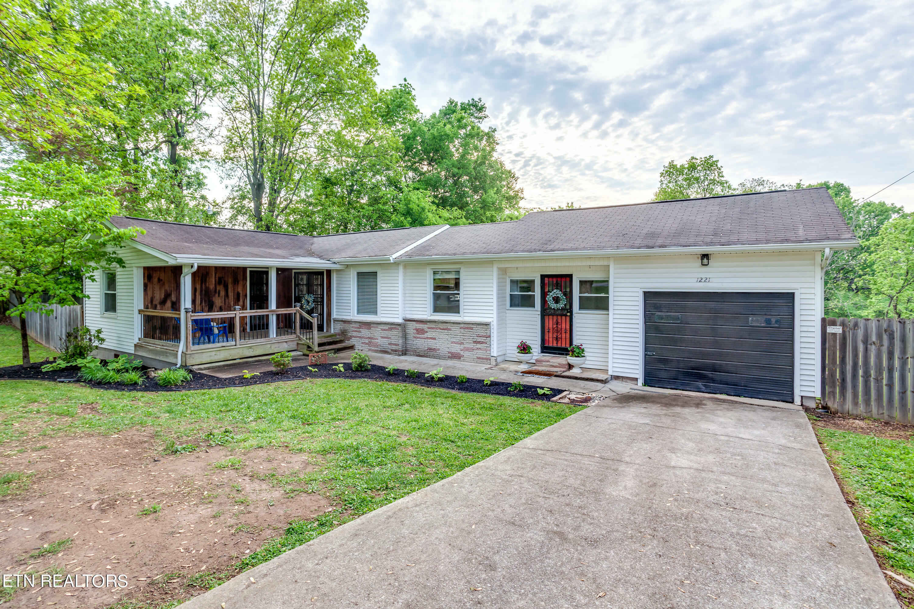 Property Photo: 1221 Bradshaw Garden Rd TN 37912