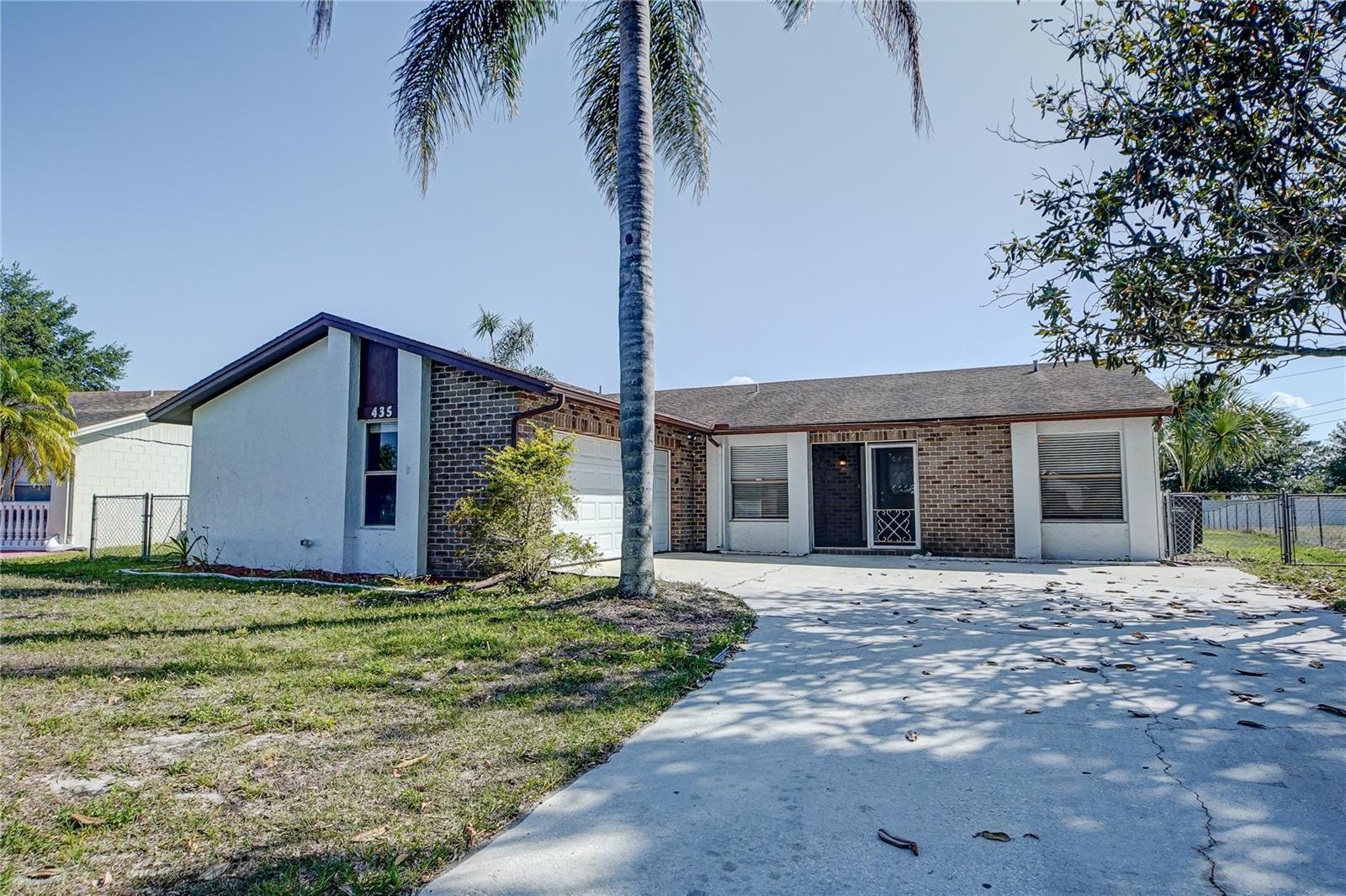Property Photo:  435 Cart Ct  FL 34759 