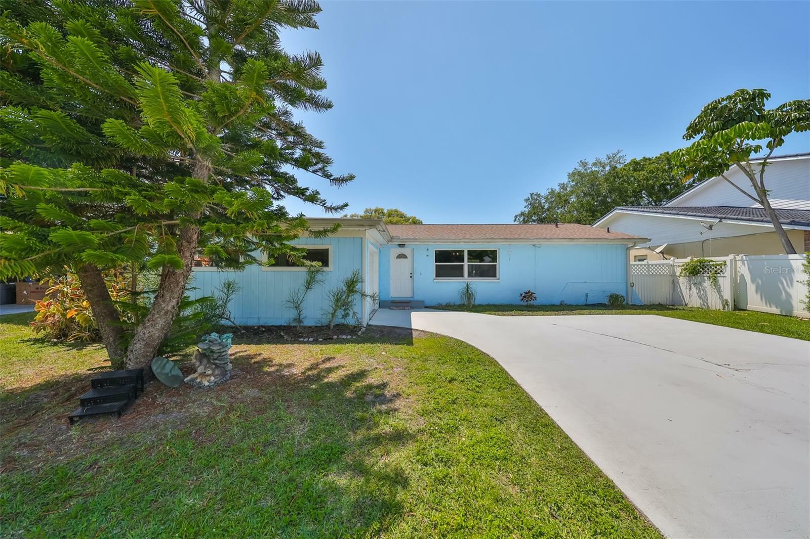 Property Photo:  170 Lake Shore Drive W  FL 34684 