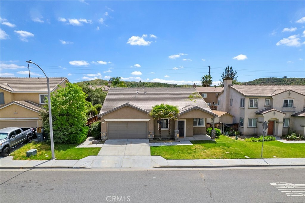 Property Photo:  1072 Garrett Way  CA 92583 