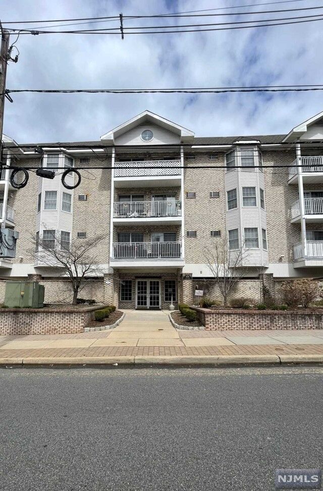 420 Passaic Street 4F  Hackensack NJ 07601 photo