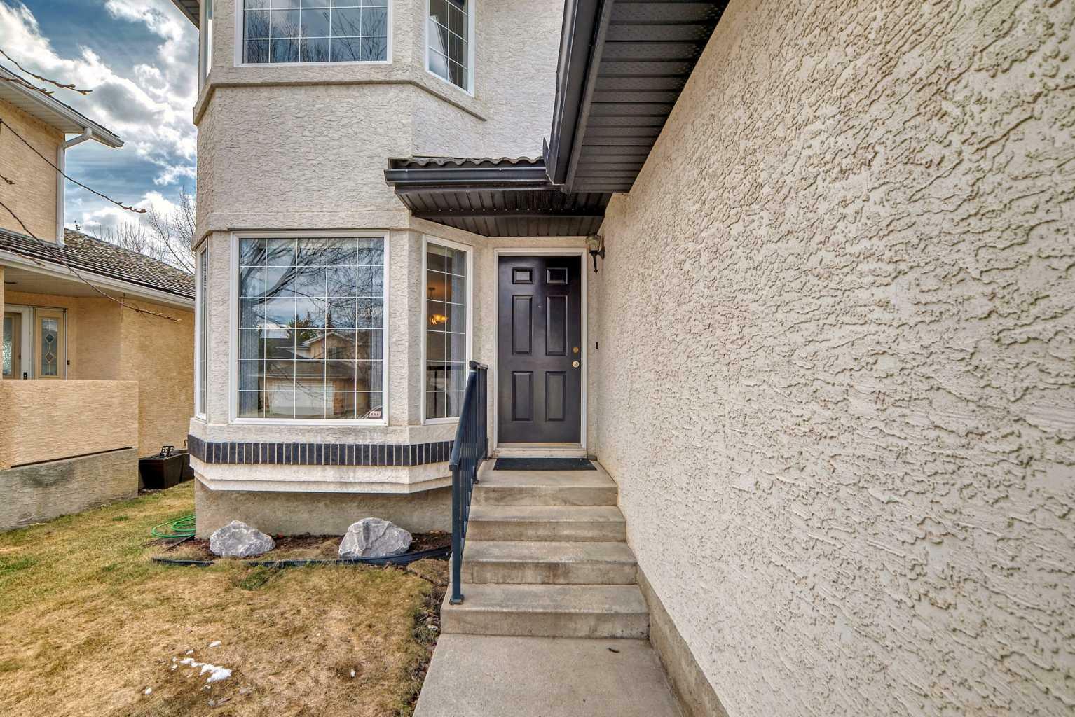 Property Photo:  136 Hampstead Circle NW  AB T3A 5P3 