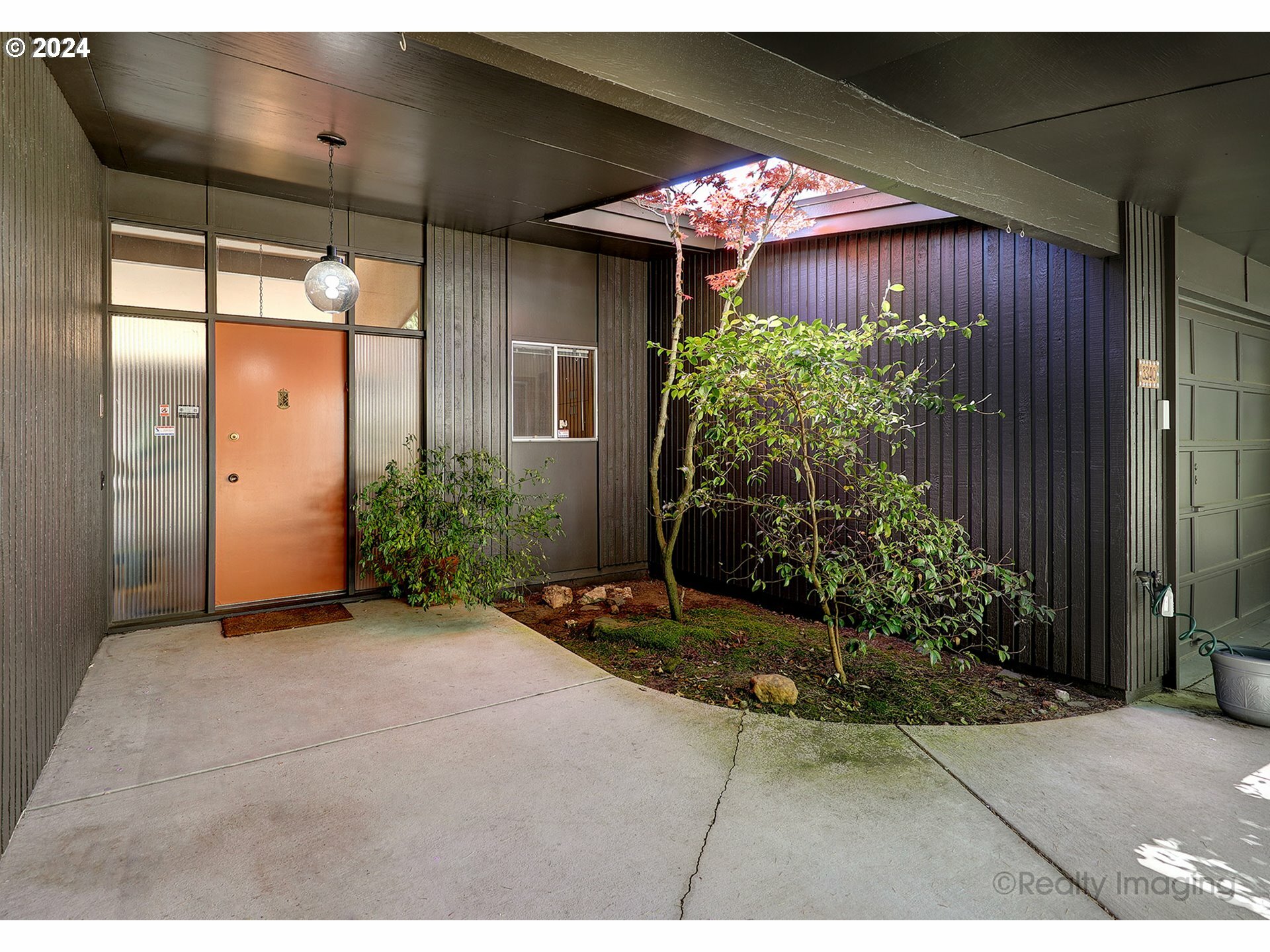 Property Photo:  3340 SW 70th Ave  OR 97225 