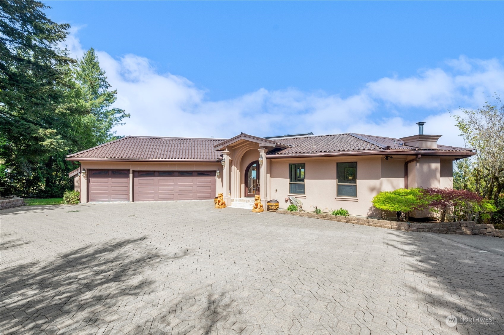 Property Photo:  17209 SE Cougar Mountain Drive  WA 98006 