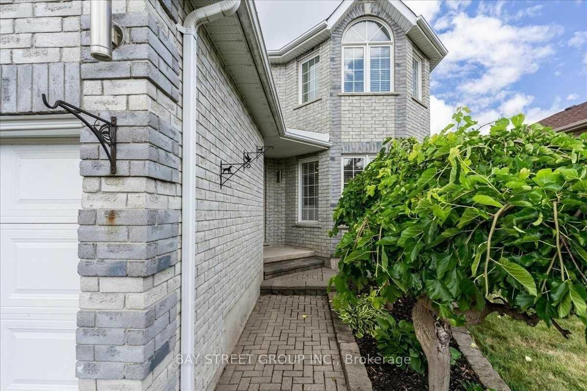 Property Photo:  62 Summerset Dr  ON L4N 6G5 
