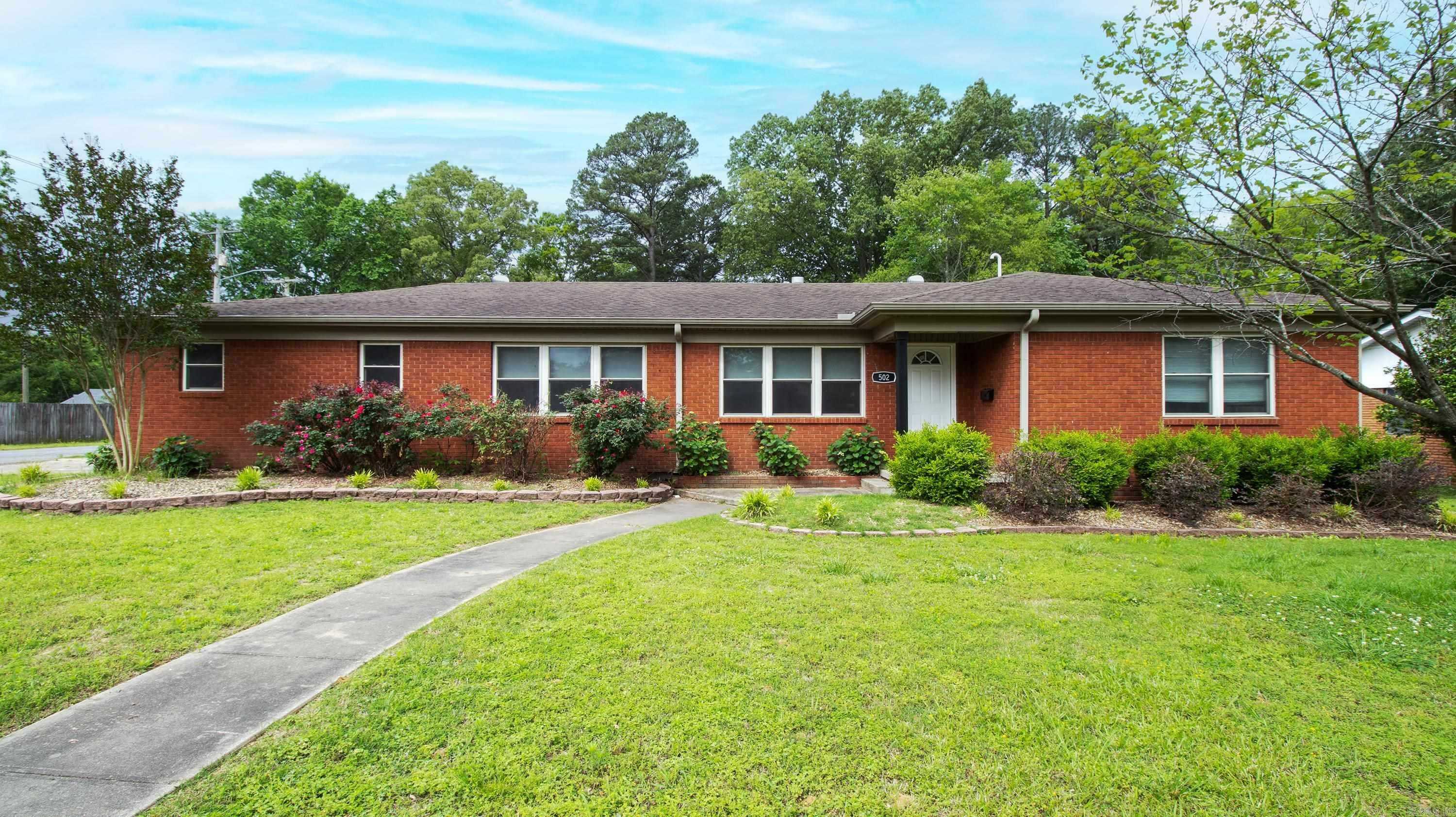 Property Photo:  502 W Saline Circle  AR 72019 