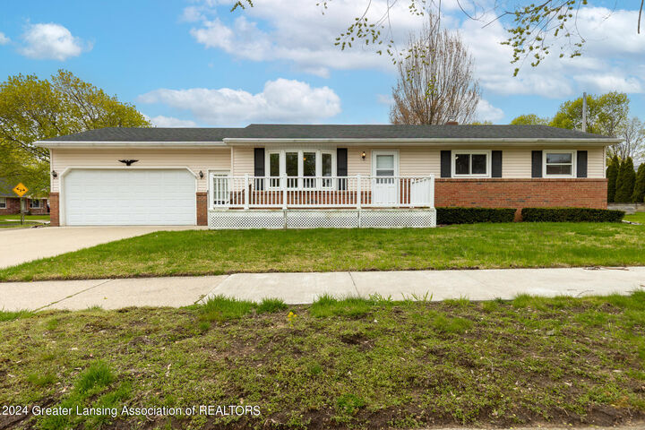 5308 Sunrose Avenue  Lansing MI 48911 photo