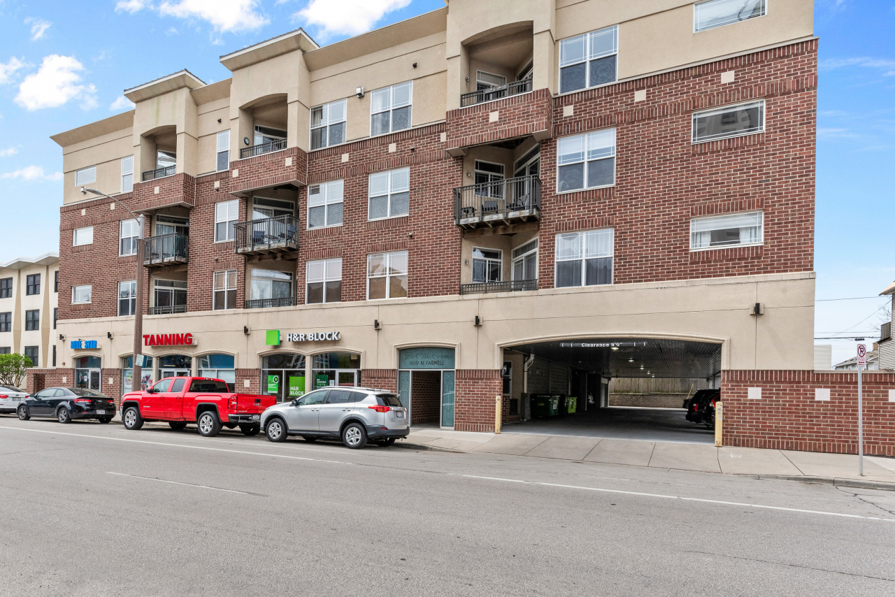 Property Photo: 1619 N Farwell Ave 207 WI 53202
