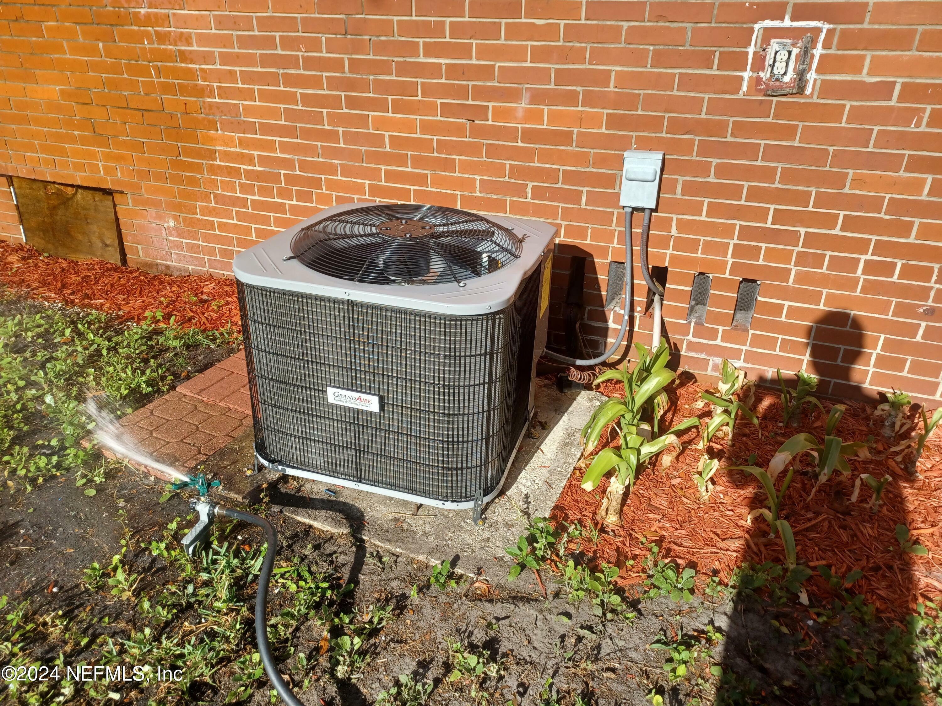 Property Photo: 2512 Rogero Road FL 32211