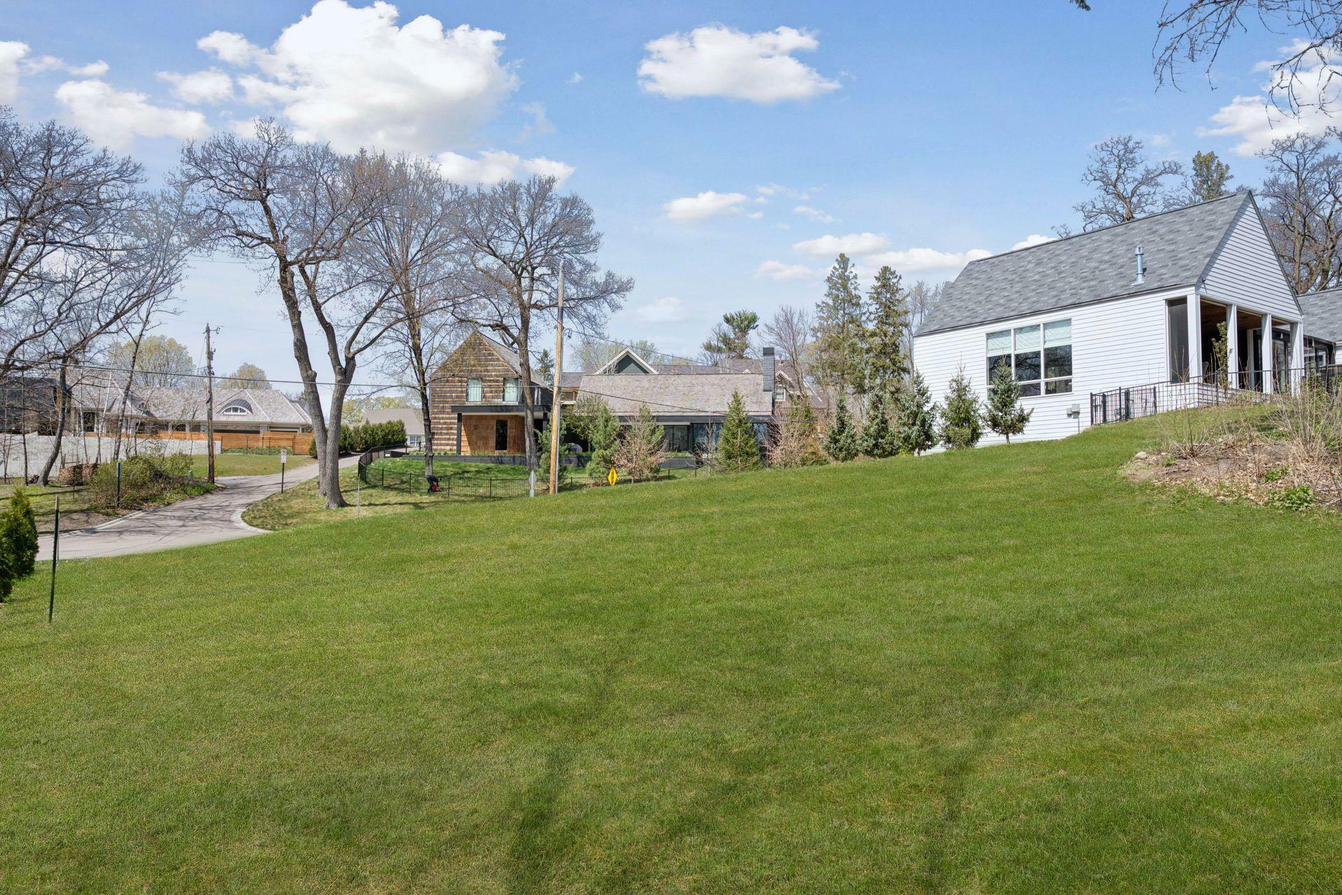 Property Photo:  1052 E Circle Drive  MN 55391 