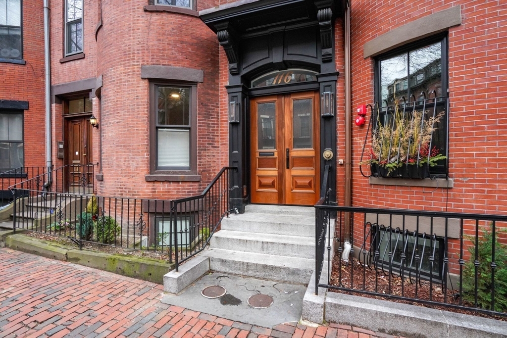 Property Photo: 116 Chandler St 1 MA 02116