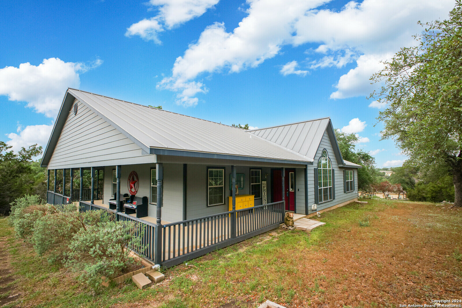 Property Photo:  808 Lasso Loop  TX 78133 