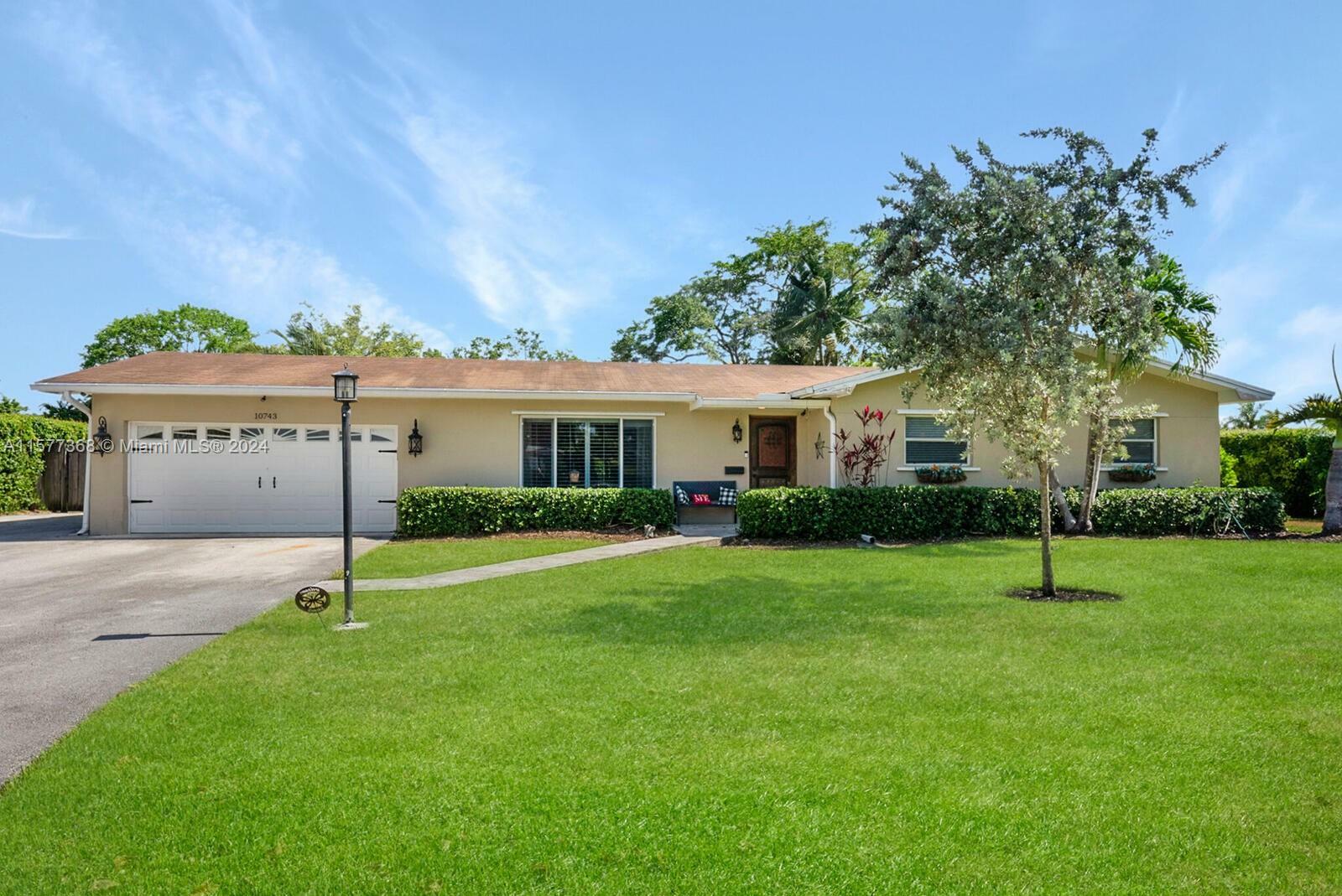 Property Photo:  10743 SW 118th St  FL 33176 