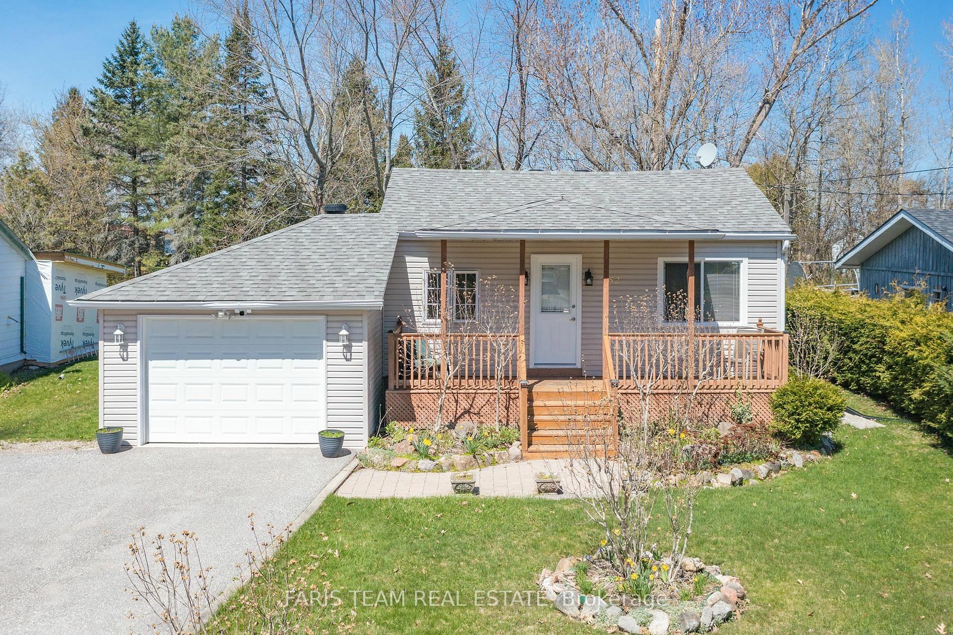 Property Photo:  152 Silver Birch Cres  ON L0K 1R0 