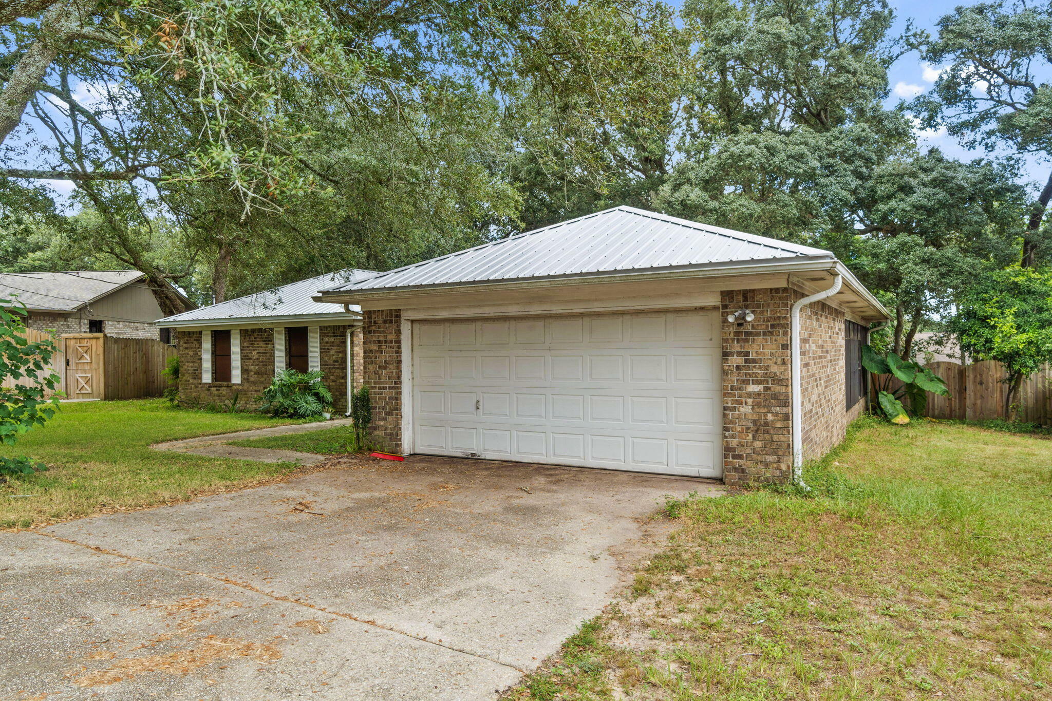 Property Photo:  2150 Yardly Drive  FL 32526 