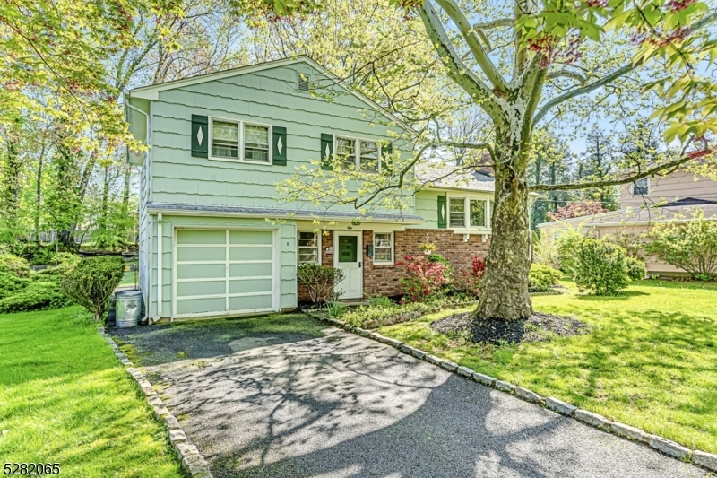 Property Photo:  8 Azalea Ct  NJ 07060 