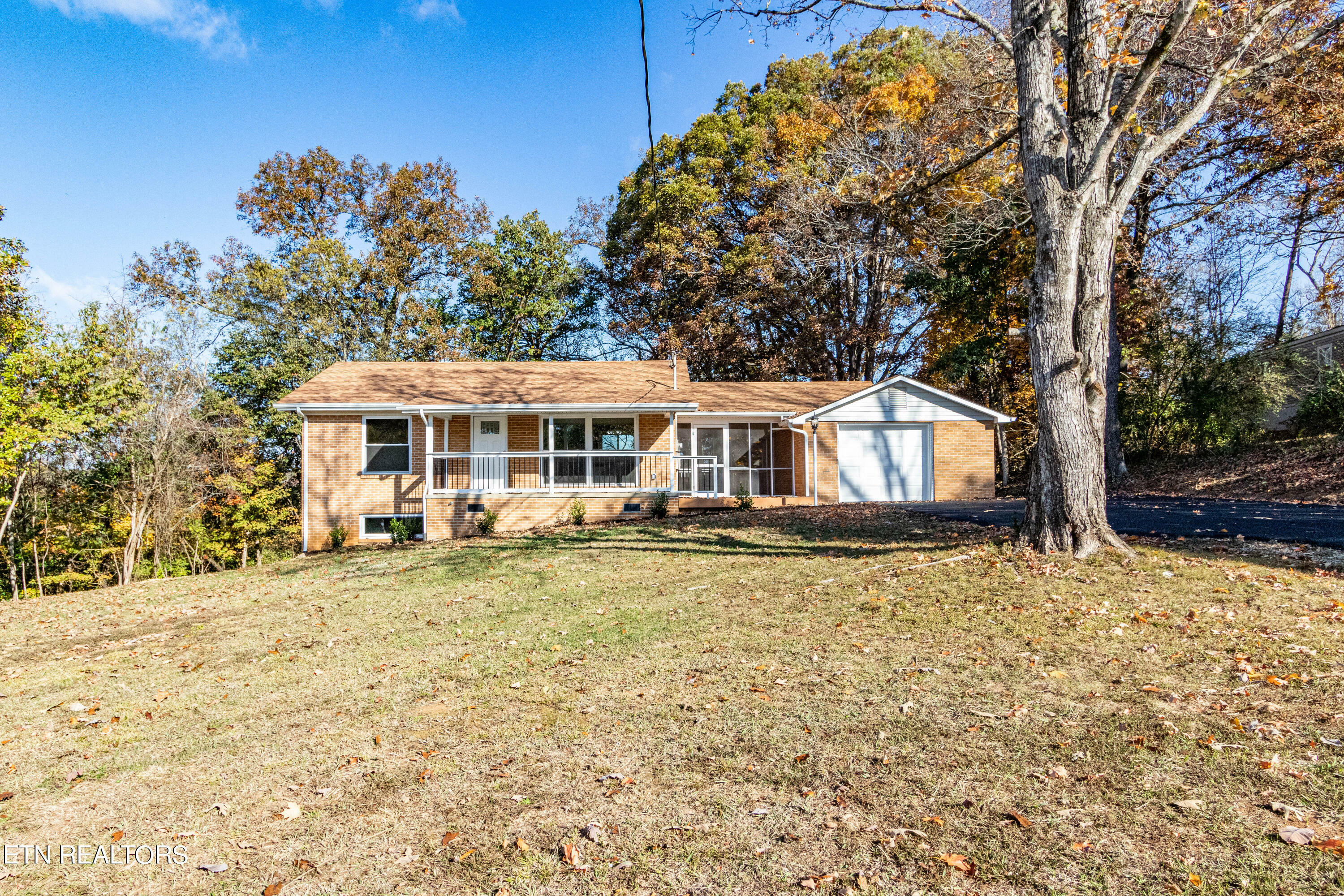 Property Photo:  3012 Sinking Springs Rd  TN 37914 