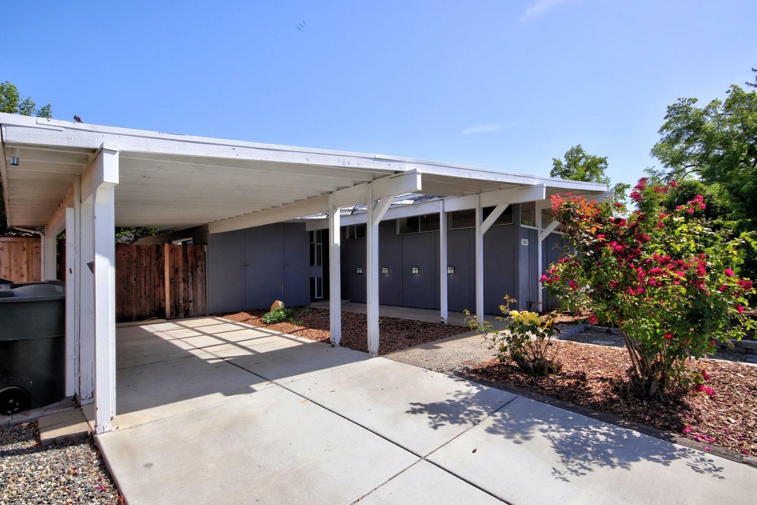 Property Photo:  5040 Holyoke Way  CA 95841 