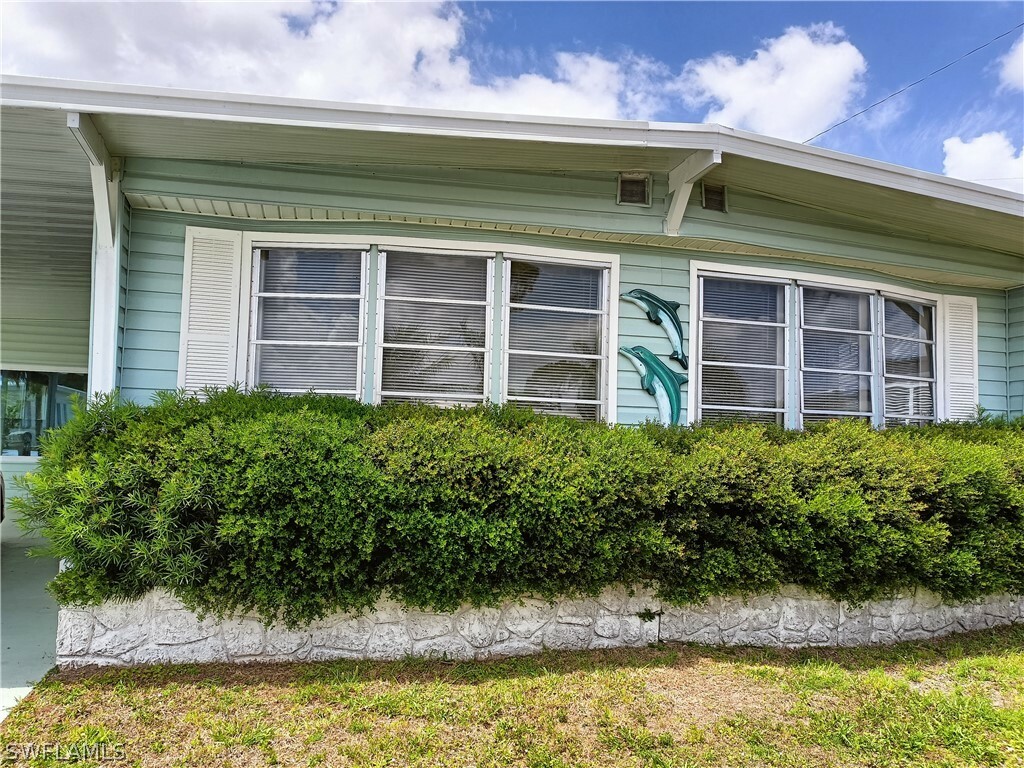 Property Photo:  603 Pine Grove Court  FL 33917 