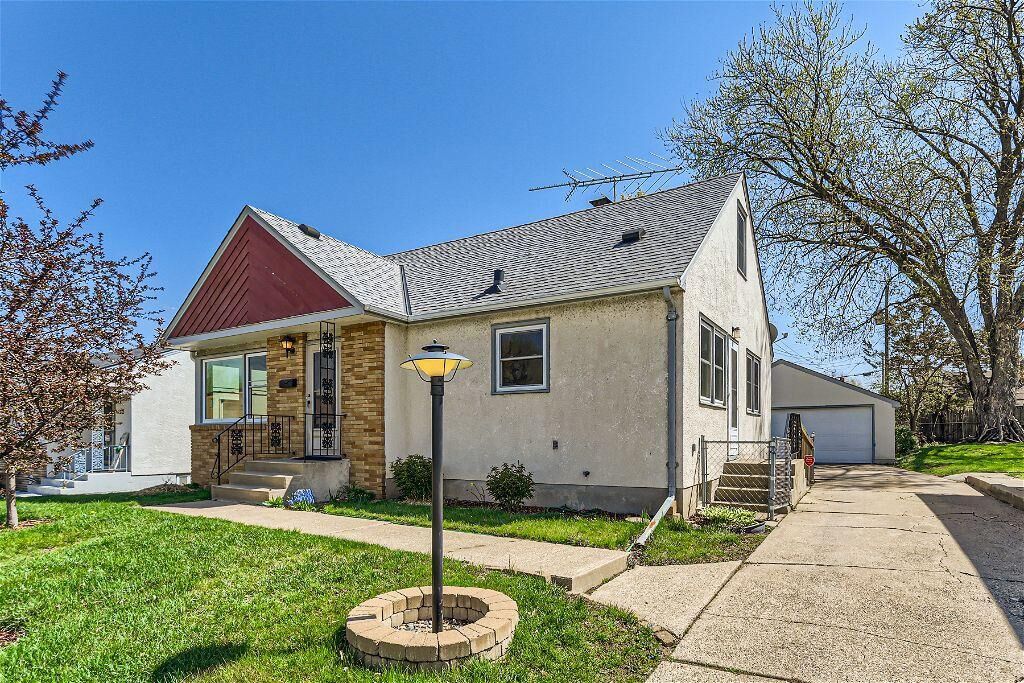 Property Photo: 1180 Cumberland Street MN 55117