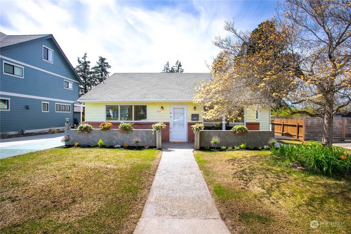 Property Photo:  2919 Coolidge Drive  WA 98225 