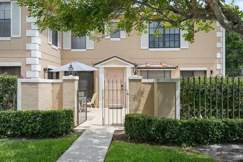 Property Photo: 358 Prestwick Circle 2 FL 33418