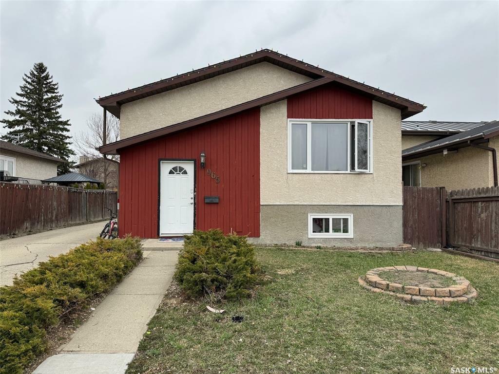 Property Photo:  965 Dutkowski Crescent  SK S4N 6X8 