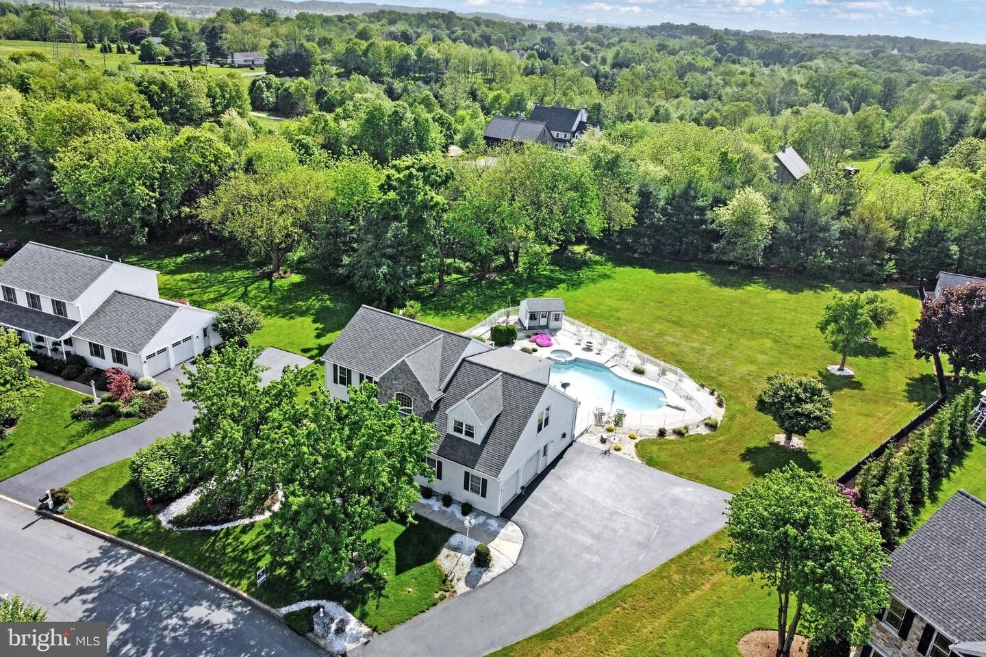 Property Photo:  8 Village Drive  PA 17543 