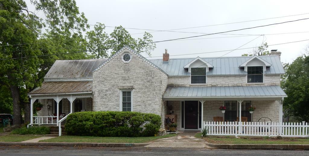 Property Photo:  501 Creek St  TX 78624 