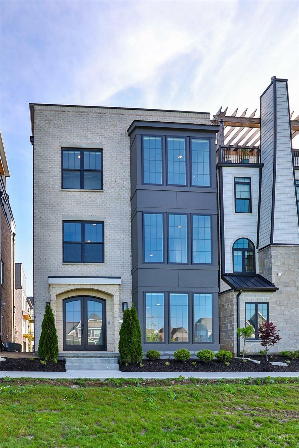 5044 Arabella Circle  Blue Ash OH 45242 photo
