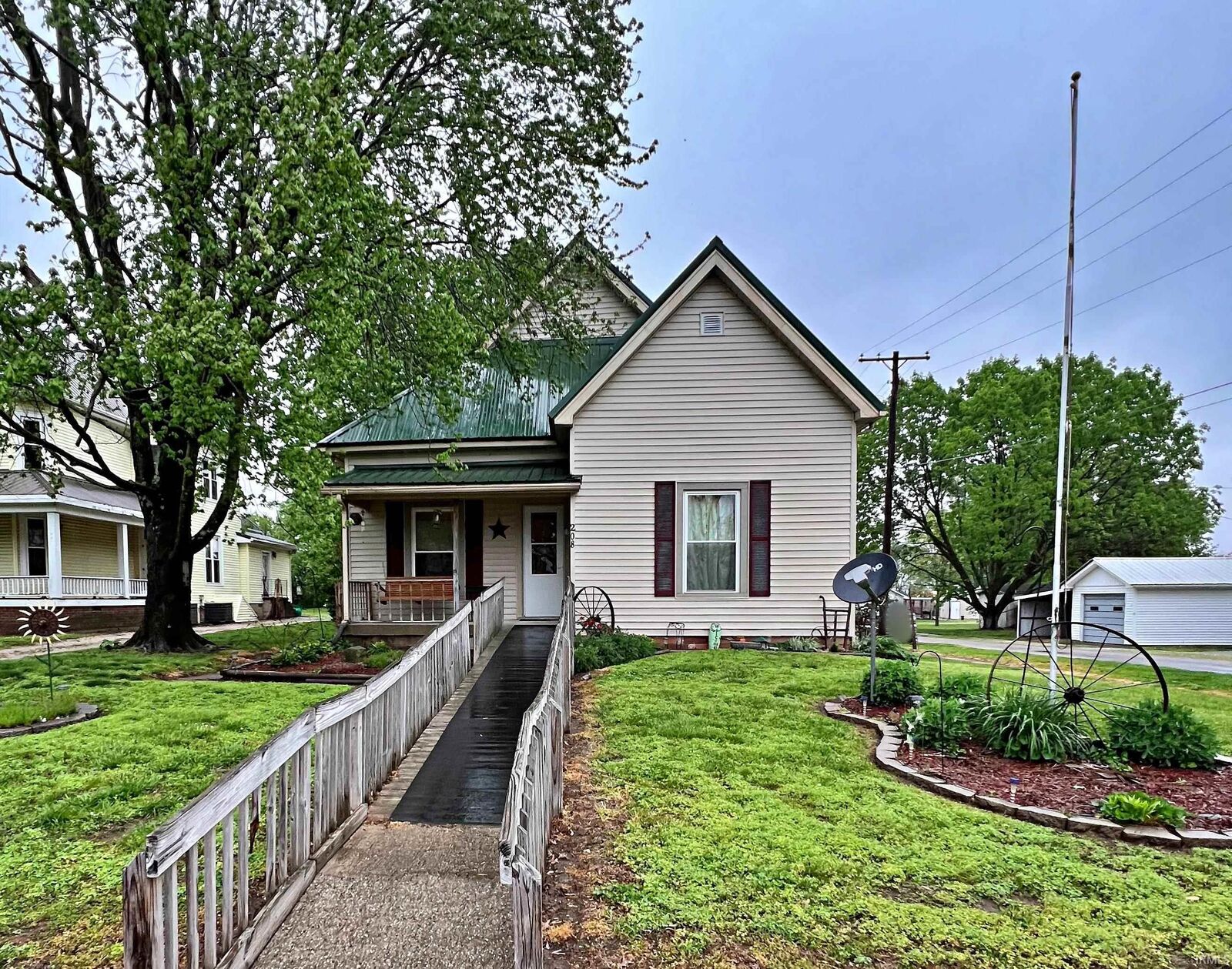 Property Photo:  208 E College Street  IN 47578 