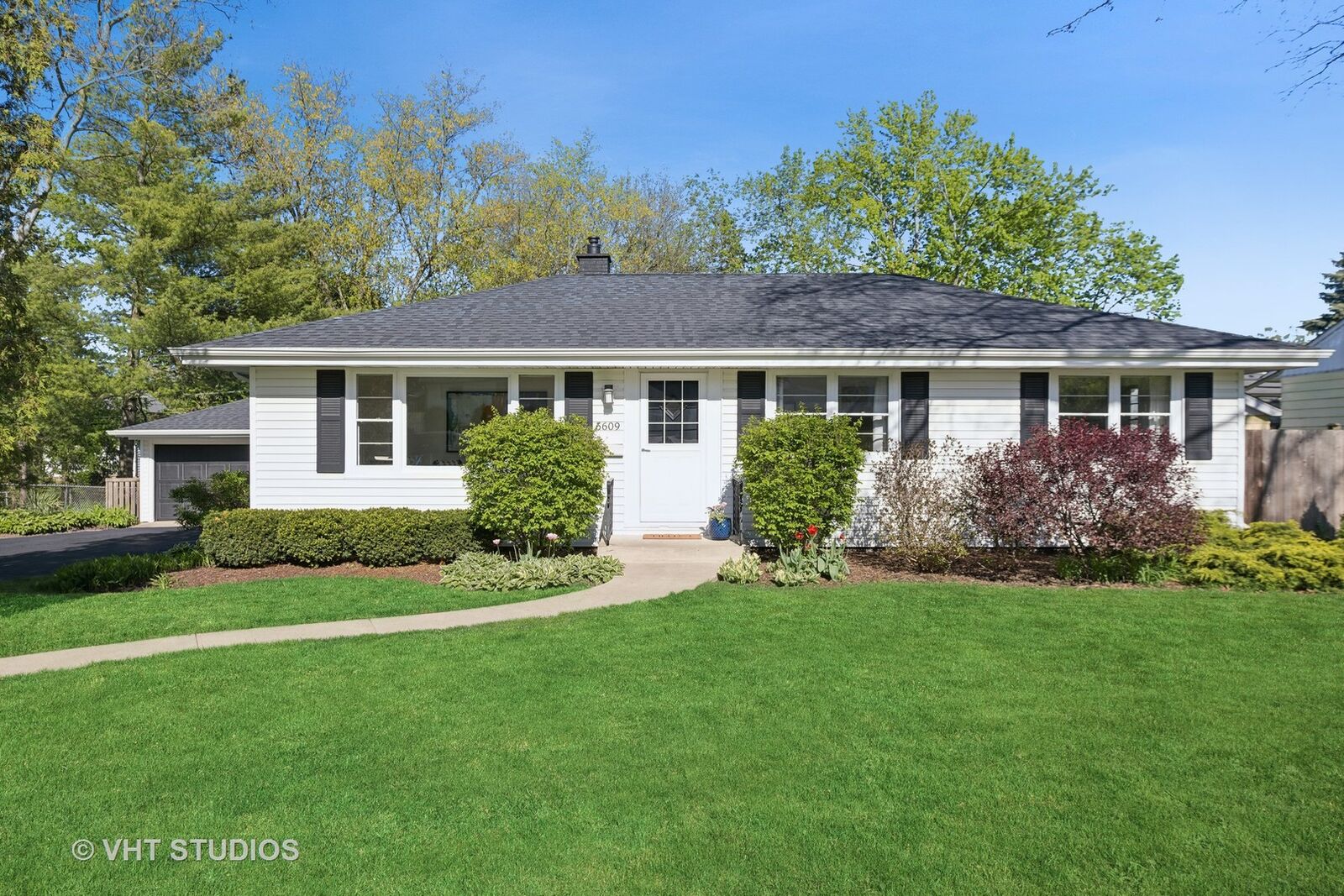 Property Photo: 5609 Aubrey Terrace IL 60516