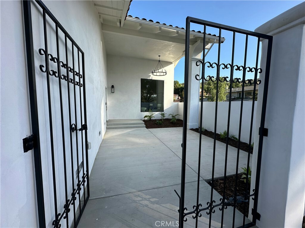 Property Photo:  1576 Aspenwall Road  CA 91361 