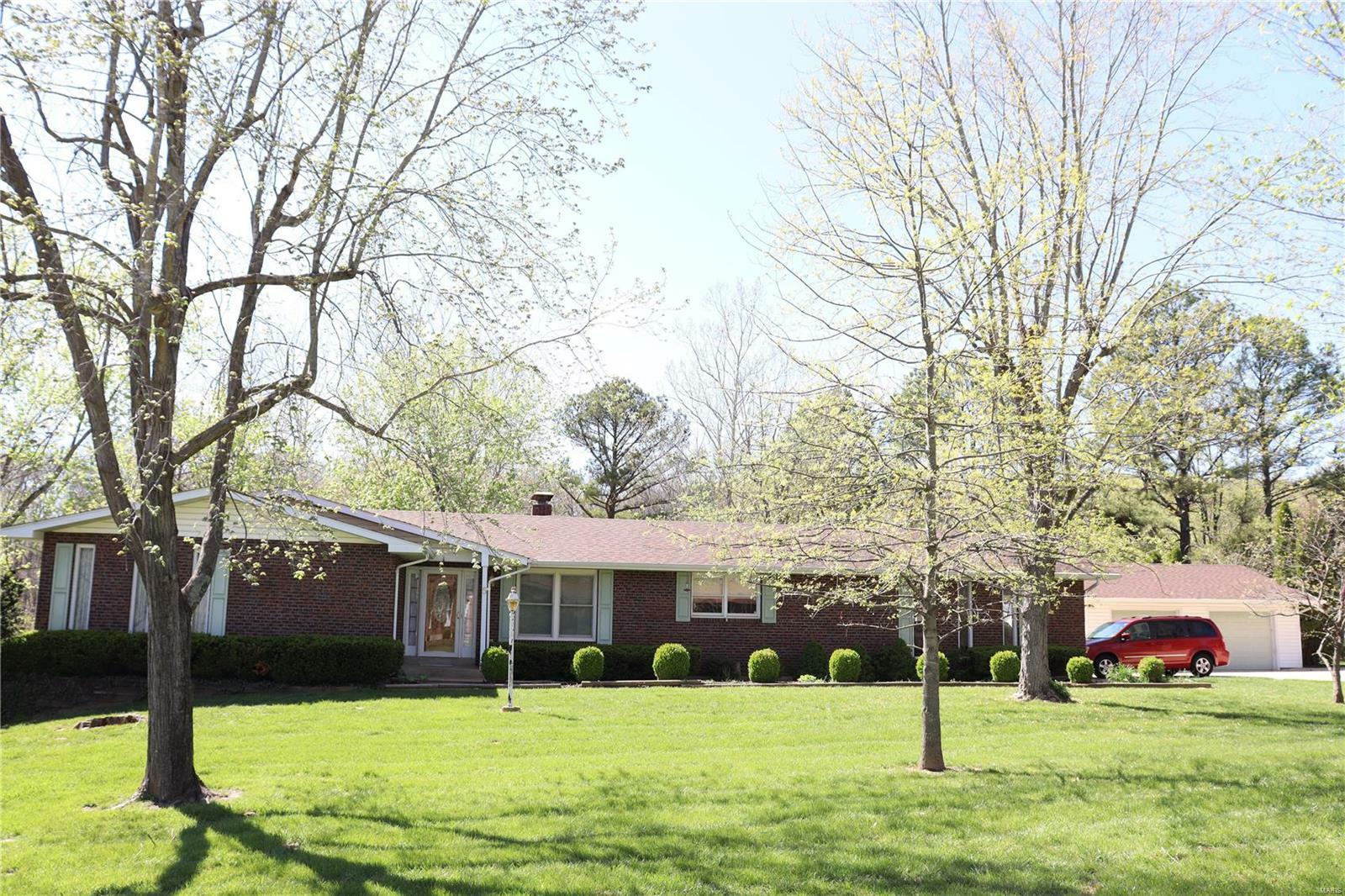 Property Photo:  5 Crestview Est  MO 63028 