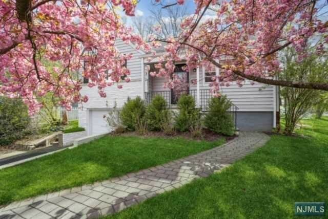 Property Photo:  28 Hazelwood Avenue  NJ 07039 