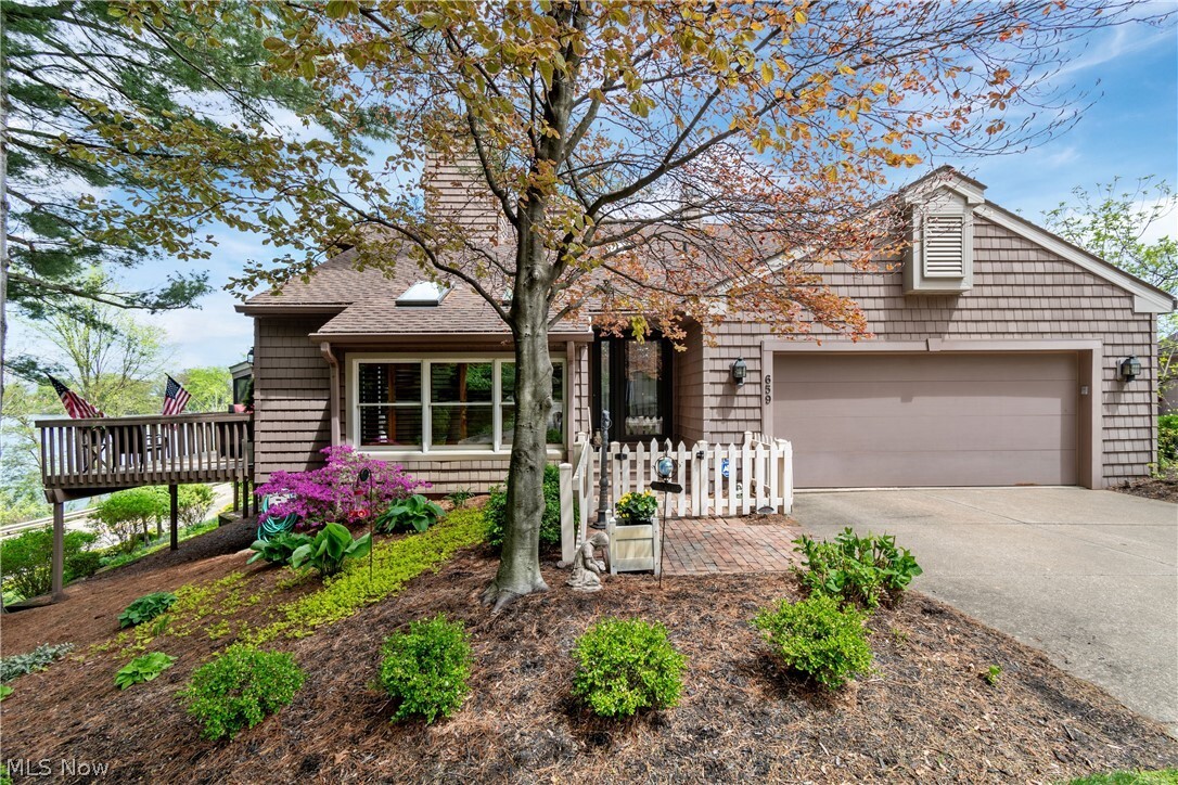 Property Photo: 659 Isle View Drive OH 44319