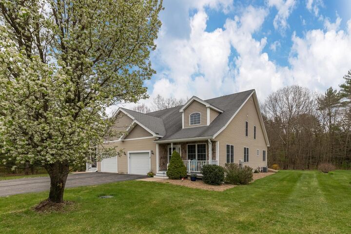 Property Photo:  3 Arbor Circle  NH 03052 