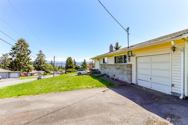 Property Photo:  3931 S 242nd Street  WA 98032 