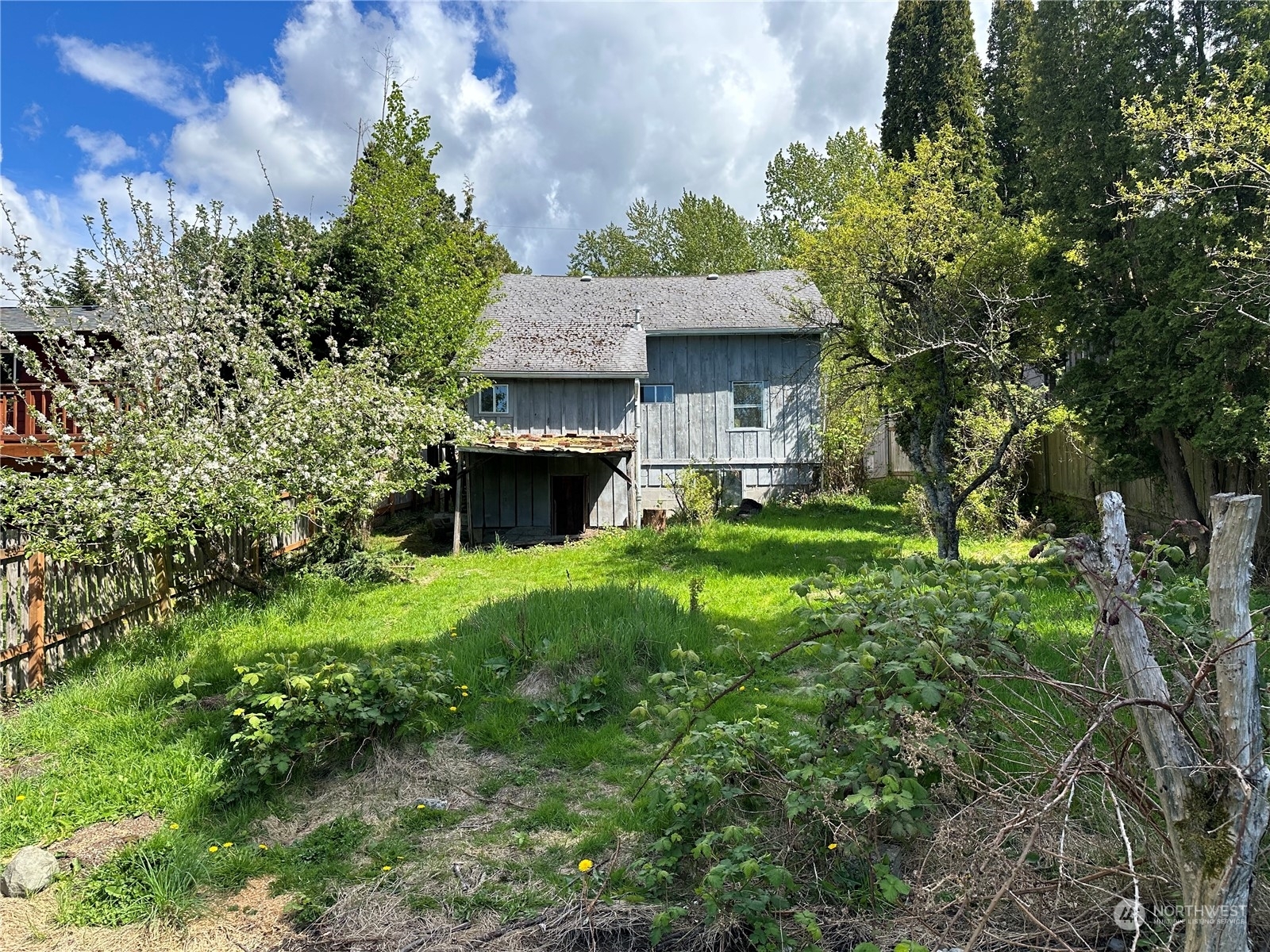 Property Photo:  1027 Nevada Street  WA 98229 