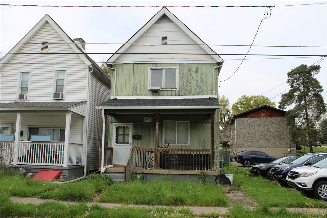 Property Photo:  717 Railroad St  PA 15144 