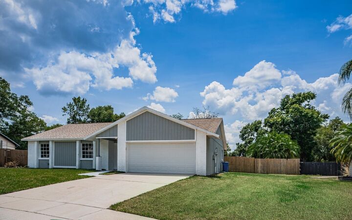 Property Photo: 301 Black Oak Court FL 33584