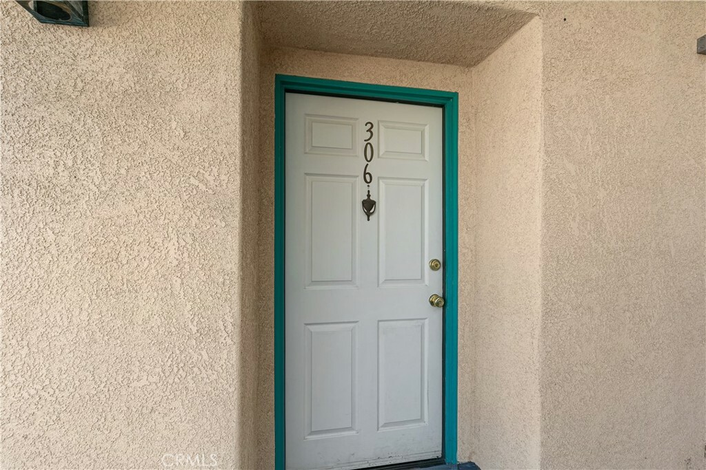 Property Photo: 1121 Obispo Avenue 306 CA 90804