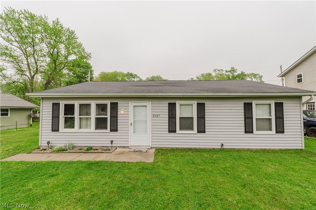 Property Photo:  1547 Easton Avenue  OH 44057 